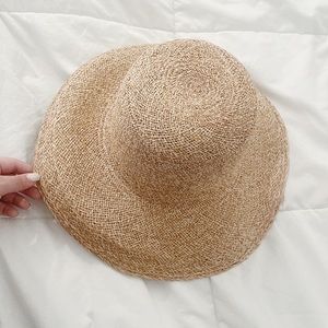 beachy straw hat 🤍